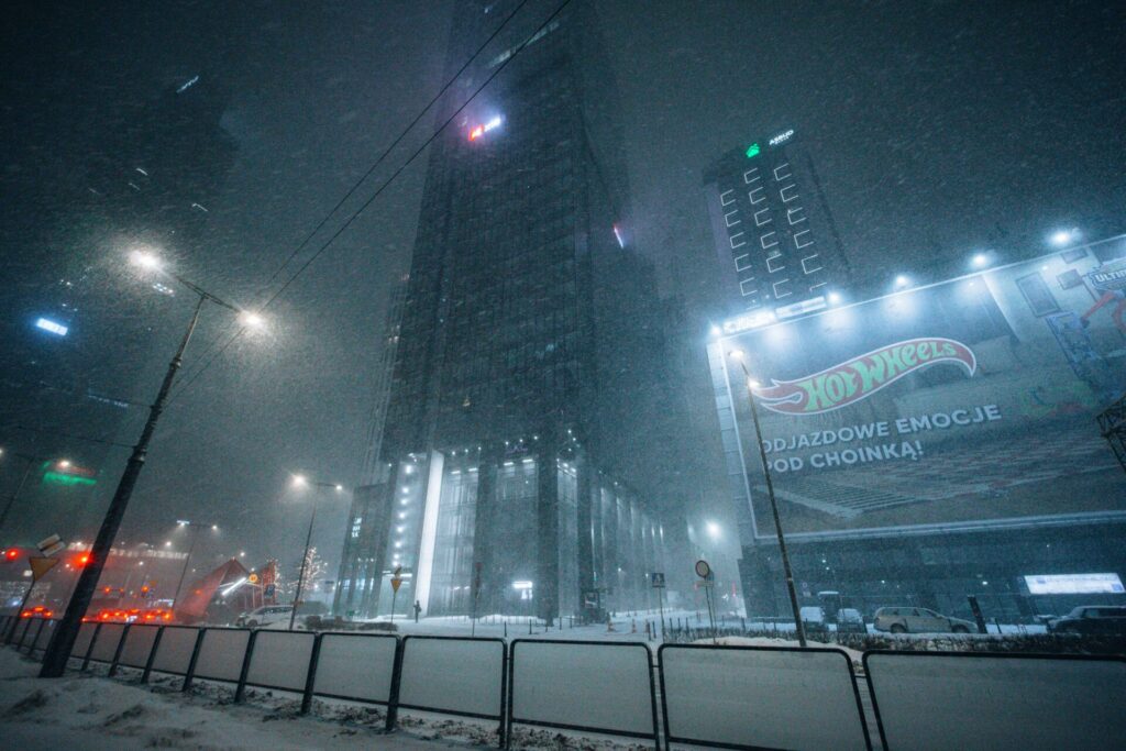 Epic blizzard in Warsaw on Rondo Daszynskiego.