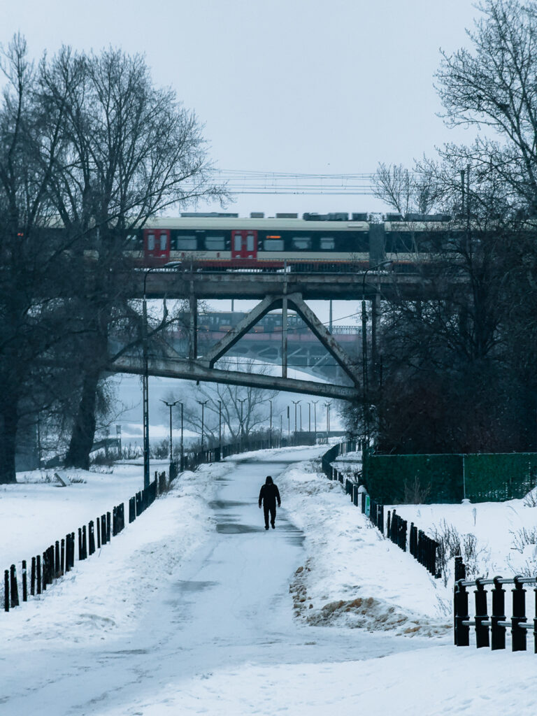 A post-apocalyptic vibe in this shot in Warsaw taken with the SANDMARC Telephoto Tetraprism lens.