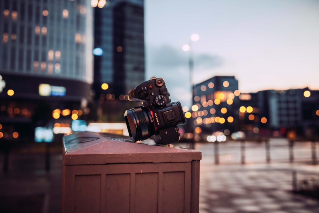 SG-image 35mm F2.2 in the city with a really nice bokeh.